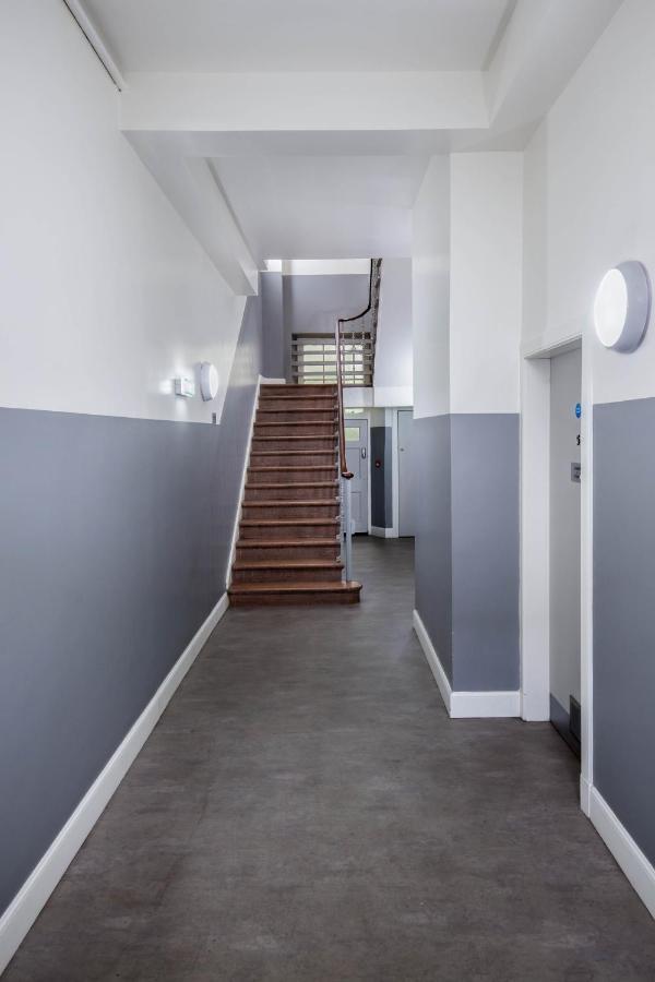 Modern Studio Apartment In Prime Central Location エディンバラ エクステリア 写真